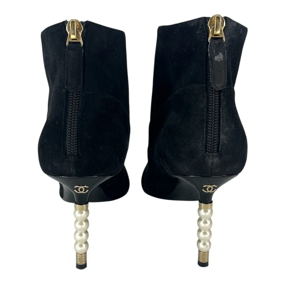 Chanel 2020 CC Suede Pearl Heel Cap Toe Logo Boots Black Size 40.5‎